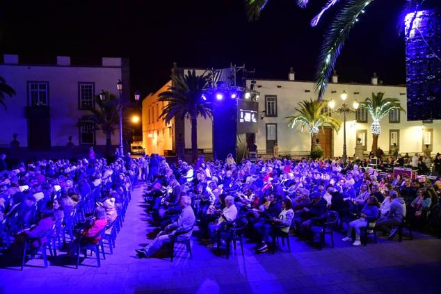 La Plaza de Santa Ana disfruta de la Navidad al ritmo de la música