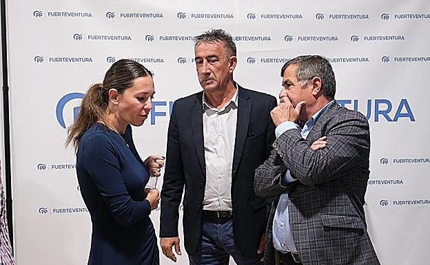 Jessica de León, Claudio Gutiérrez y Domingo Pérez, consejeros del PP. 