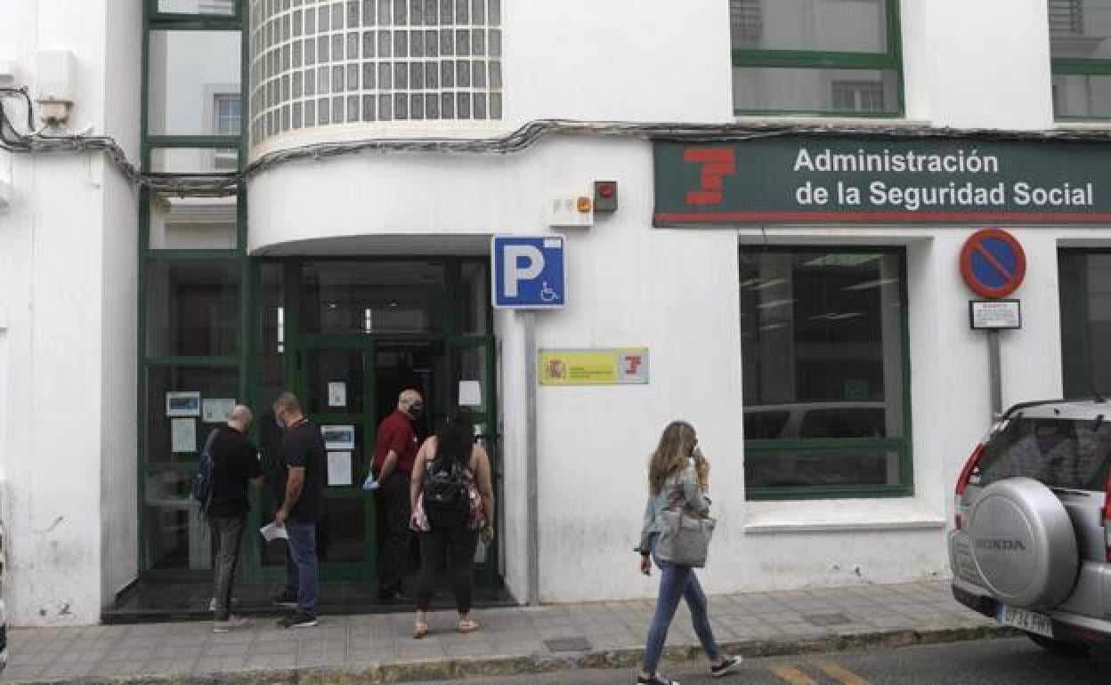 Seguridad Social, en su sede principal de Lanzarote, en Arrecife. 