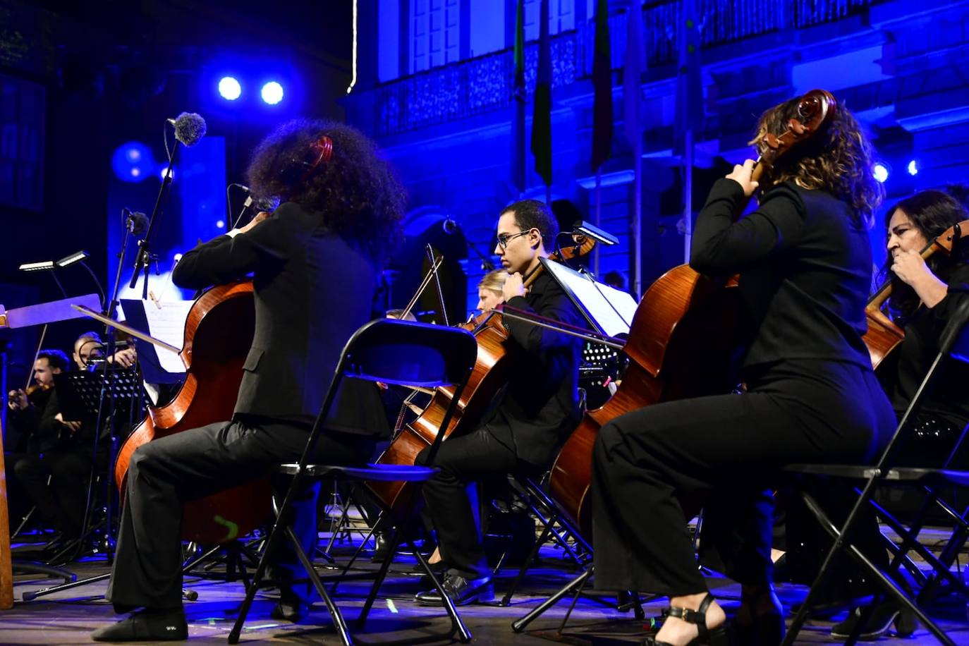 La Plaza de Santa Ana disfruta de la Navidad al ritmo de la música