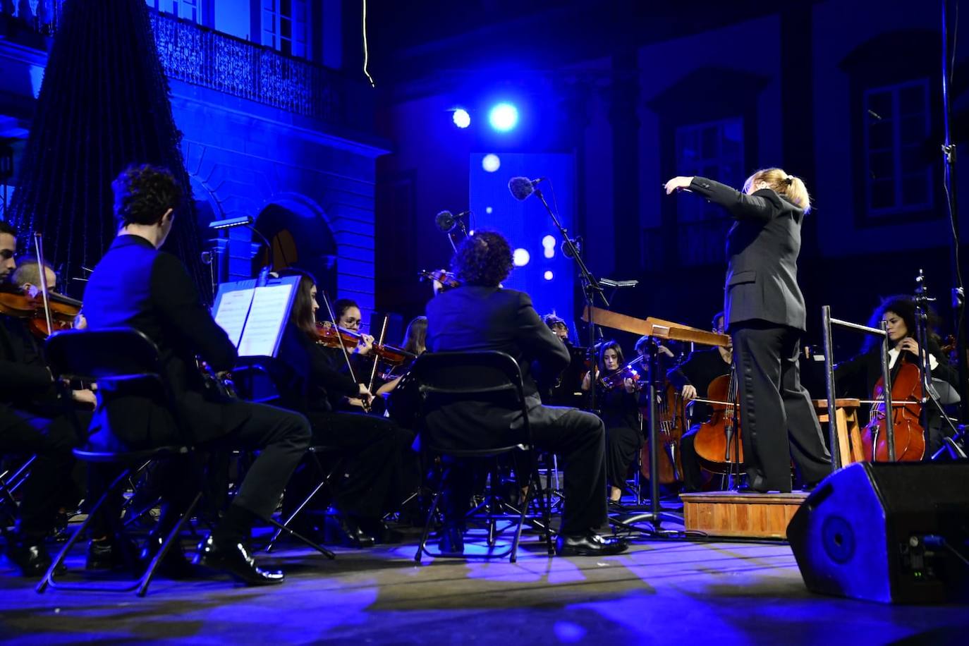 La Plaza de Santa Ana disfruta de la Navidad al ritmo de la música