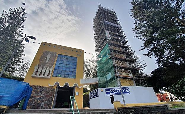 Imagen actual de la torre de la iglesia de Los Dolores, símbolo de identidad del barrio de Schamann. 
