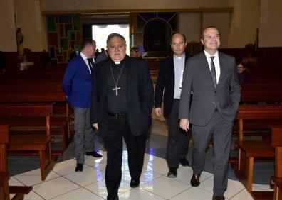 Imagen secundaria 1 - Imágenes del acto de inauguración de las obras de reforma de la torre de la iglesia de Schamann. 