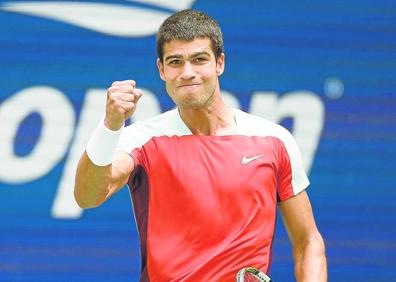 Imagen secundaria 1 - Rosalía en los Grammy Latinos; Carlos Alcaraz, coronado número 1 del tenis; y la directora de 'Alcarrás' al triunfar en Berlín. 