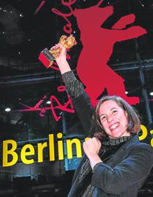 Imagen secundaria 2 - Rosalía en los Grammy Latinos; Carlos Alcaraz, coronado número 1 del tenis; y la directora de 'Alcarrás' al triunfar en Berlín. 