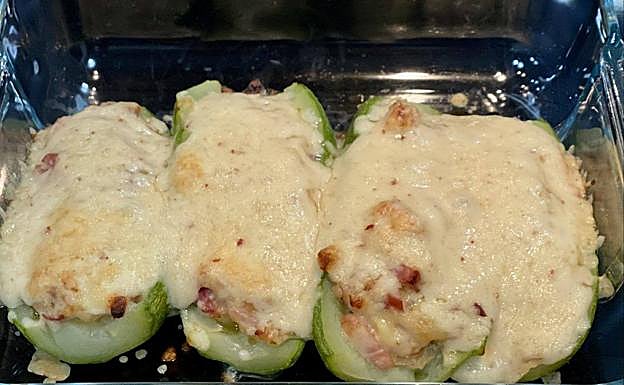 Calabacines rellenos de gambones