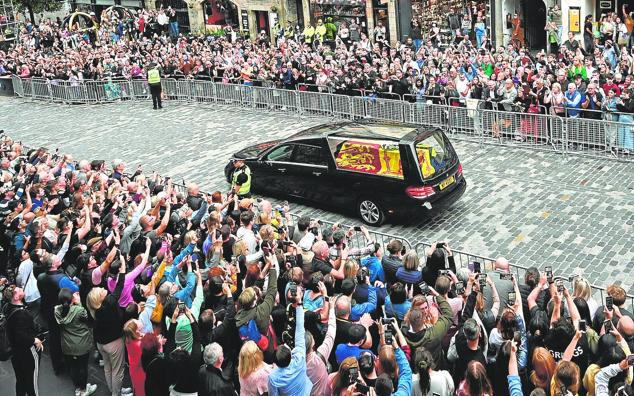El 8 de septiembre falleció a los 96 años, Isabel II. El Reino Unido celebró el funeral con toda la pompa y el boato de las grandes ocasiones.