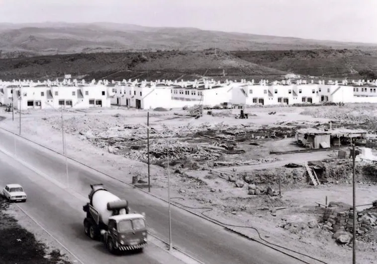 En la imagen, la urbanización del Patronato, en los años 70, cuando casi todo era un descampado, aunque ya existían otras viviendas, como las del poblado de San Fernando.
