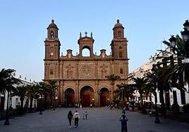 La Catedral de Santa Ana, en Vegueta luce con el cielo despejado este viernes.