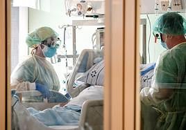 Imagen de archivo de una UCI en el Hospital Insular.