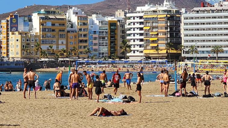 Ola de calor, calima y viento este miércoles en Canarias