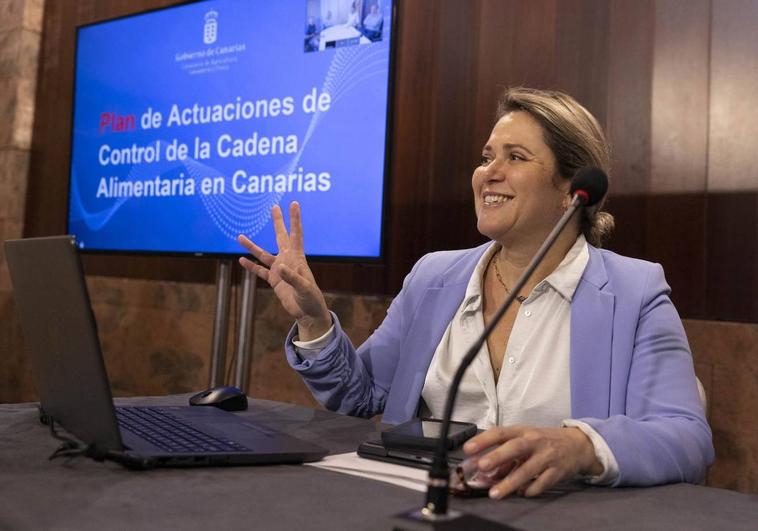 Alicia Vanoostende durante la presentación del plan de control de la cadena alimentaria en Canarias.