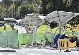 Obra de instalación de la parada de MetroGuagua.