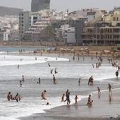 Piden precaución para evitar muertes por las altas temperaturas en Canarias