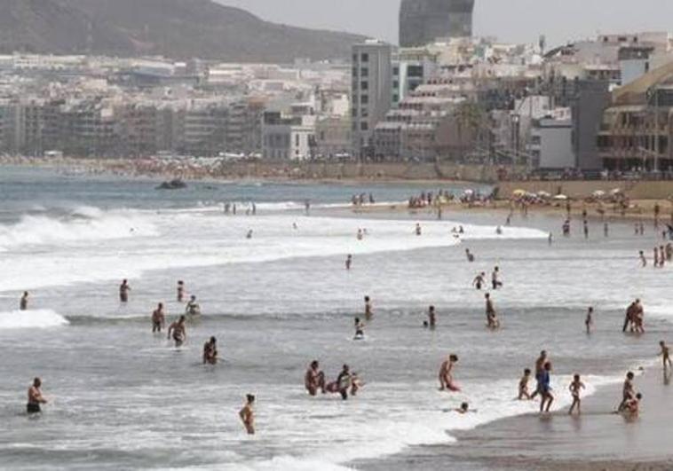 Piden precaución para evitar muertes por las altas temperaturas en Canarias