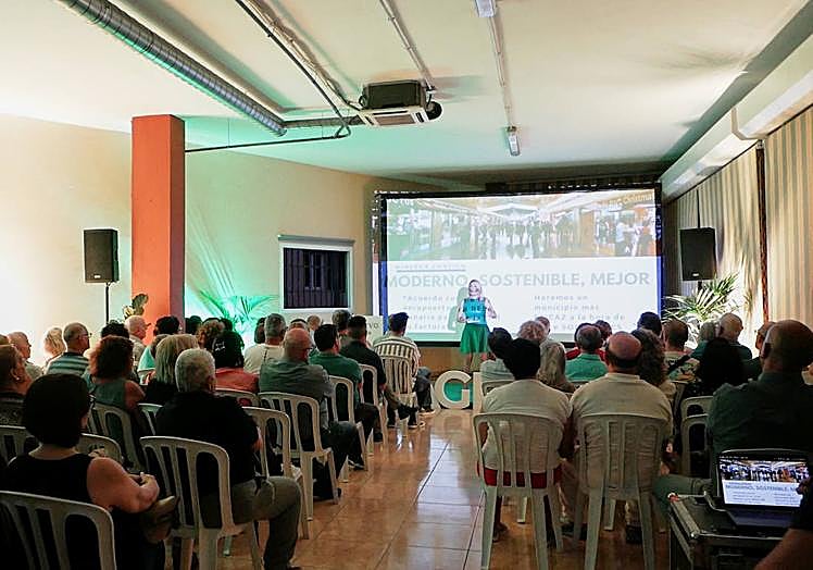 Imagen principal - Minerva Artiles, candidata de Agrupa Sureste, cree en un «Ingenio mejor»