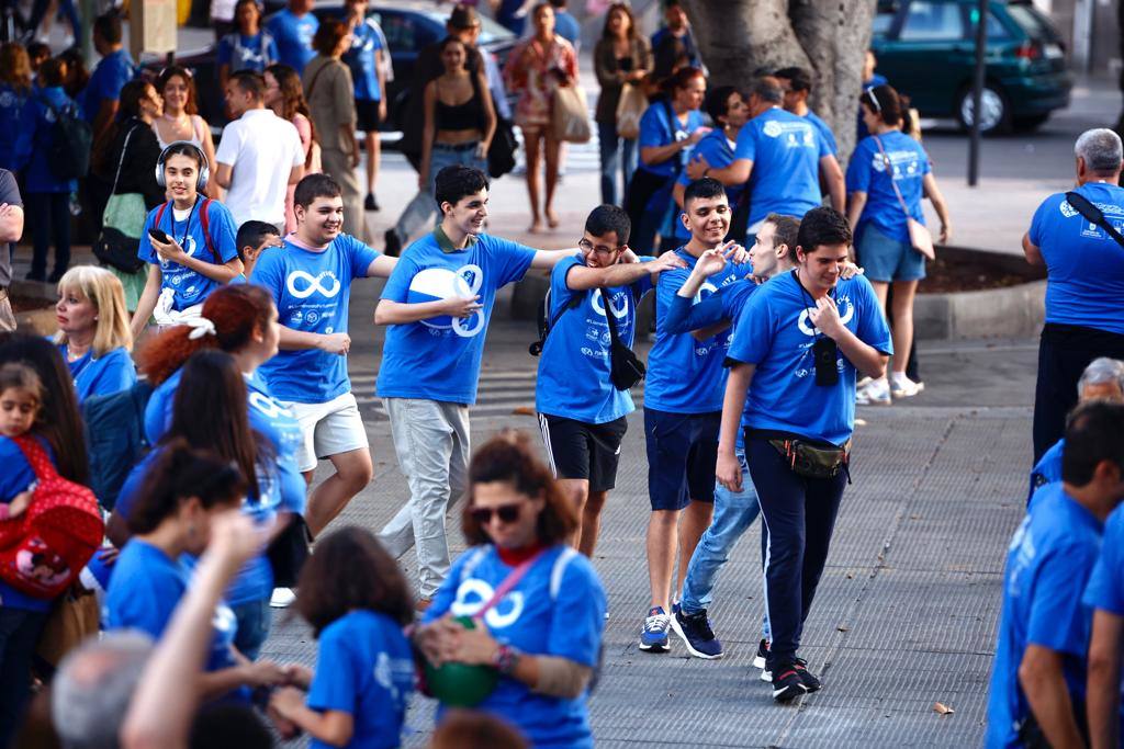 Marcha azul para concienciar sobre el autismo