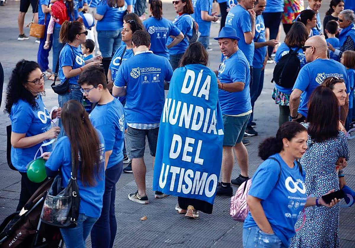 Marcha azul para concienciar sobre el autismo