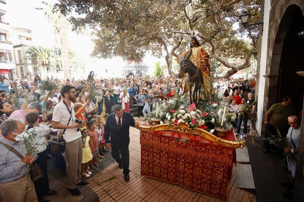 El Señor de La Burrita sale en procesión