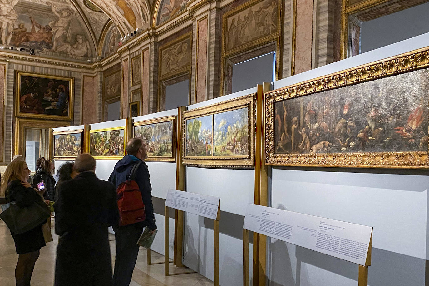 Por primera vez en dos siglos, la Galería Borghese de Roma, uno de los museos más destacados de la capital italiana, ha reunido en un mismo espacio cinco de los diez frisos inspirados en el mito de Eneas con los que el pintor Dosso Dossi decoró el imponente palacio ducal de Ferrara (norte de Italia).