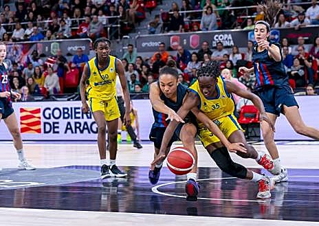 Imagen secundaria 1 - Gesta del SPAR Gran Canaria, flamante campeón de la Minicopa tras tumbar al Barça