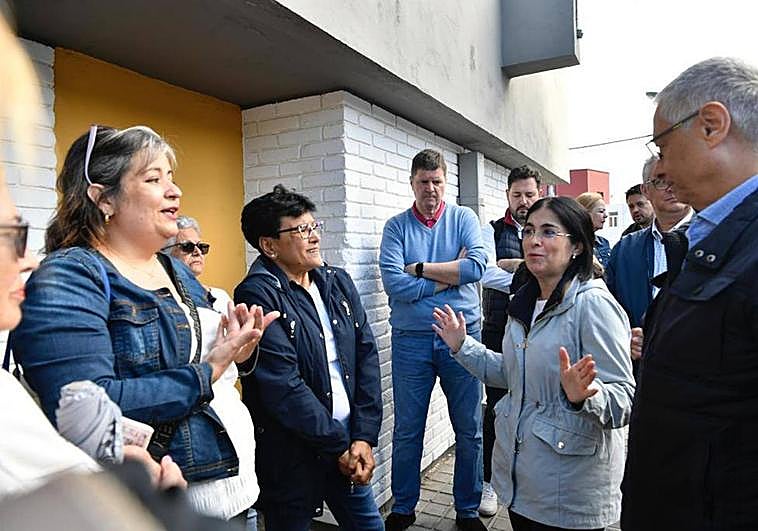 Carolina Darias, durante su recorrido por El Lasso.