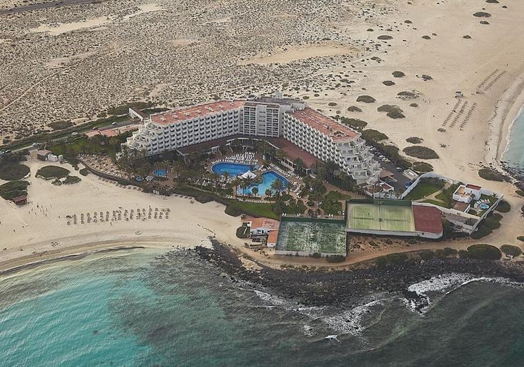 Blas Acosta: «No vamos a permitir la demolición del hotel Tres Islas»