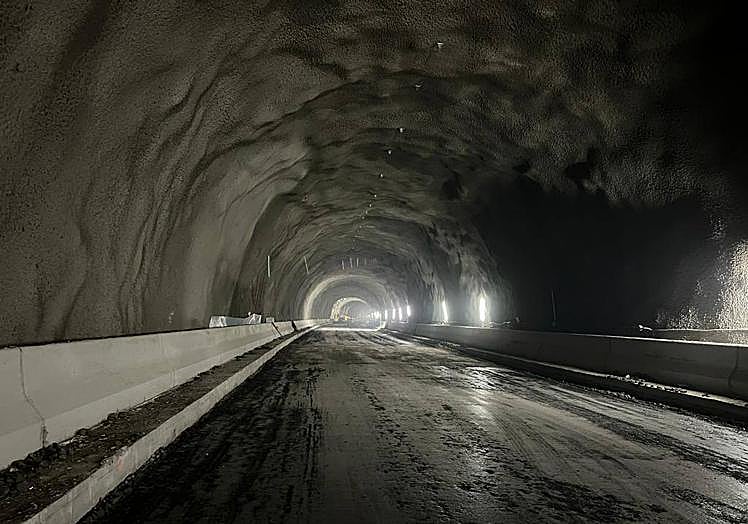 Vista del estado actual de las obras en uno de los dos túneles de Faneque.