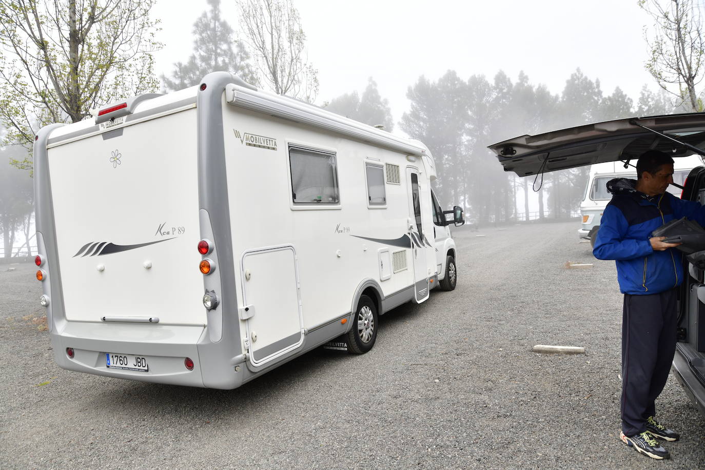 Las familias disfrutan de unas vacaciones diferentes acampando en la cumbre