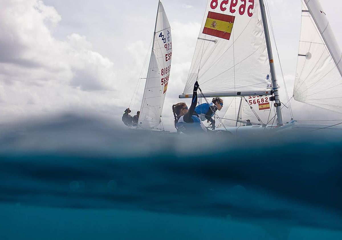 Las hermanas Laiseca, en acción este domingo.