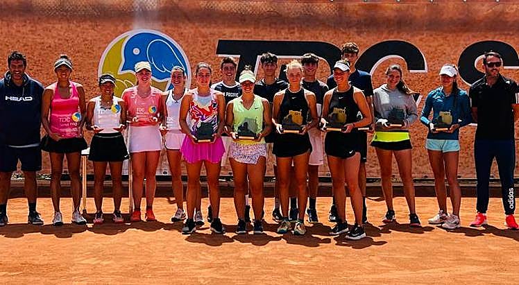 Imagen principal - Ángela Fita, campeona en Telde