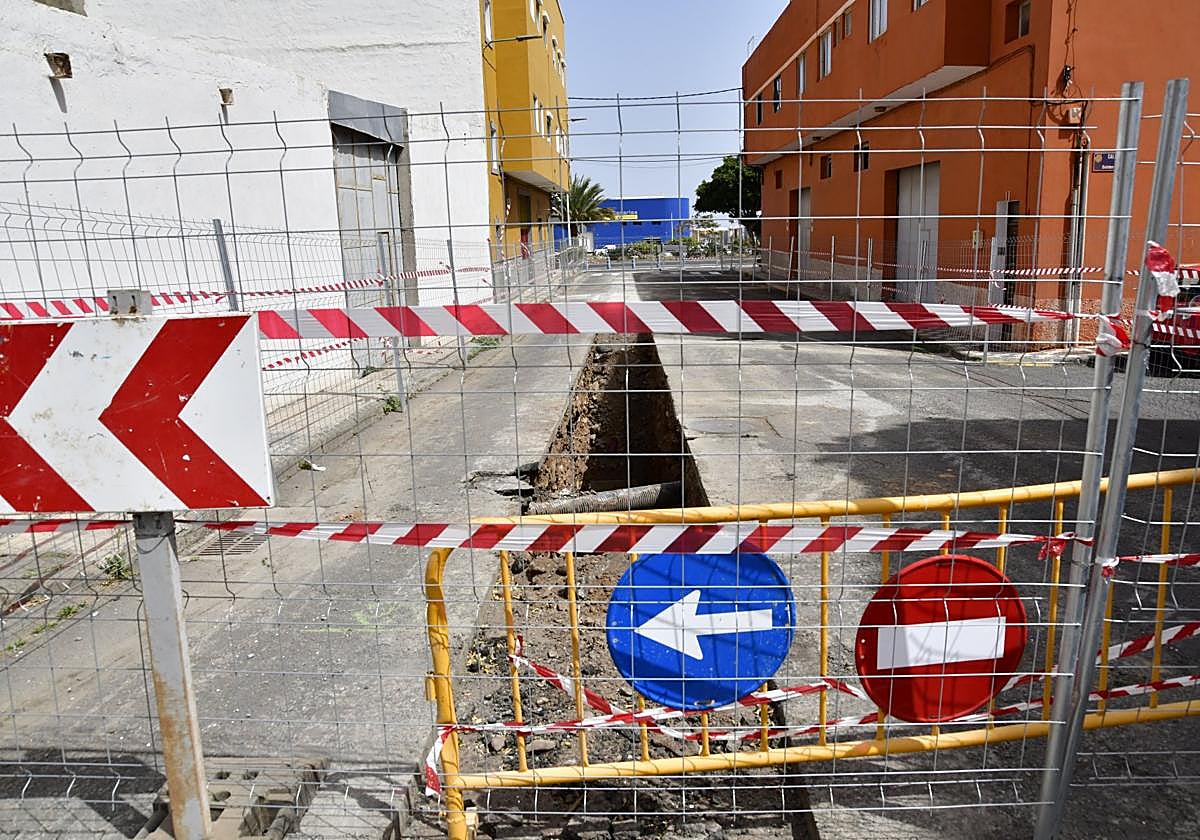 Obras en la calle Tijarafe, en el Cruce de Arinaga.
