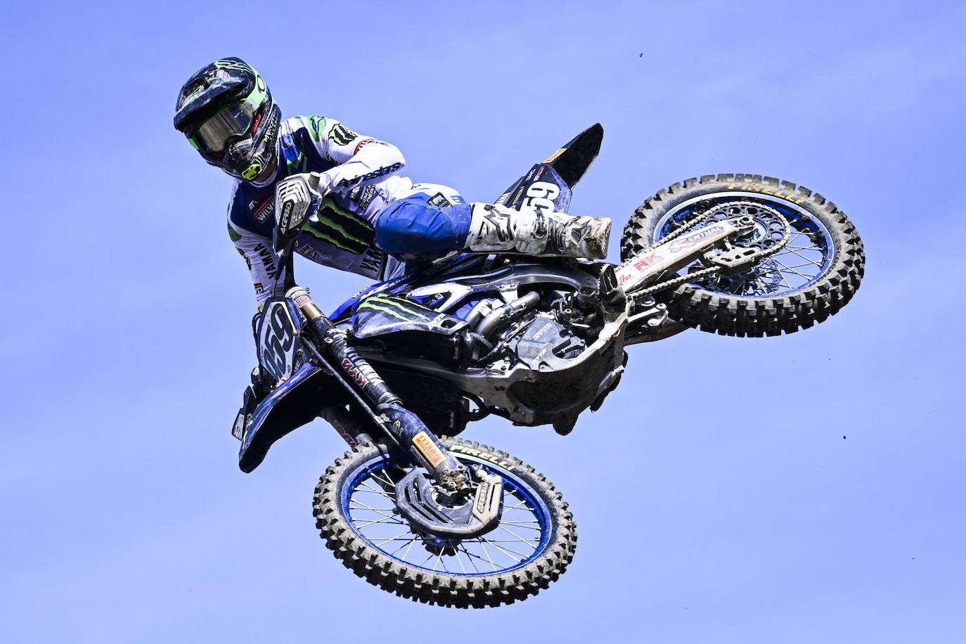 Maxime Renaux de Francia en acción durante la primera carrera de MXGP en el Campeonato del Mundo de Motocross FIM 2023 en Frauenfeld, Suiza,