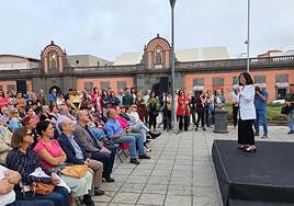 Darias estuvo acompañada de integrantes de su plancha electoral.