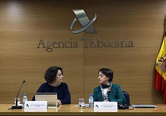La directora general de la Agencia Tributaria, Soledad Fernández (i), y la directora del Departamento de Gestión Tributaria, Rosa María Prieto, presentan la campaña de la Renta 2022.