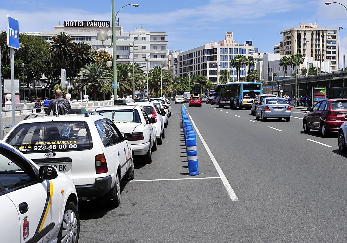 Taxis en San Telmo, donde se produjeron los hechos denunciados, en una foto sin relación con la noticia.