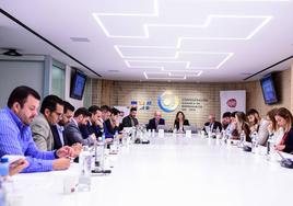 Las empresas canarias asumen con recelo la jornada laboral de cuatro días
