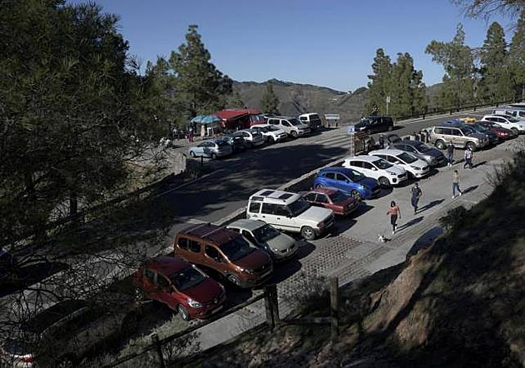 Aparcamiento más próximo al Roque Nublo, en Degollada de La Goleta.