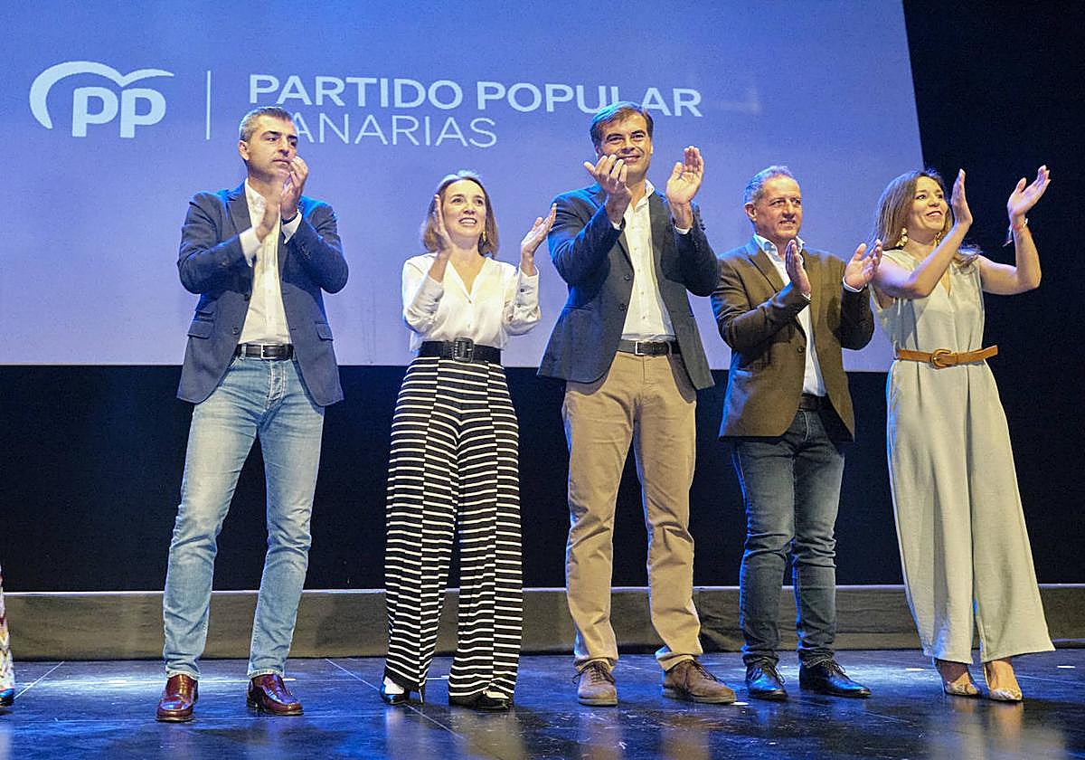 Los populares, en el acto de este domingo en Fuerteventura.
