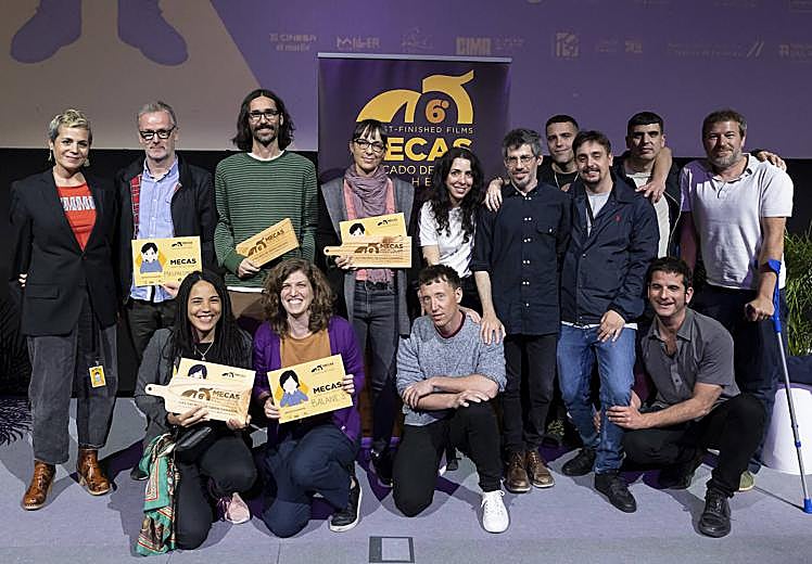 Foto de familia de los premiados en el Mecas.