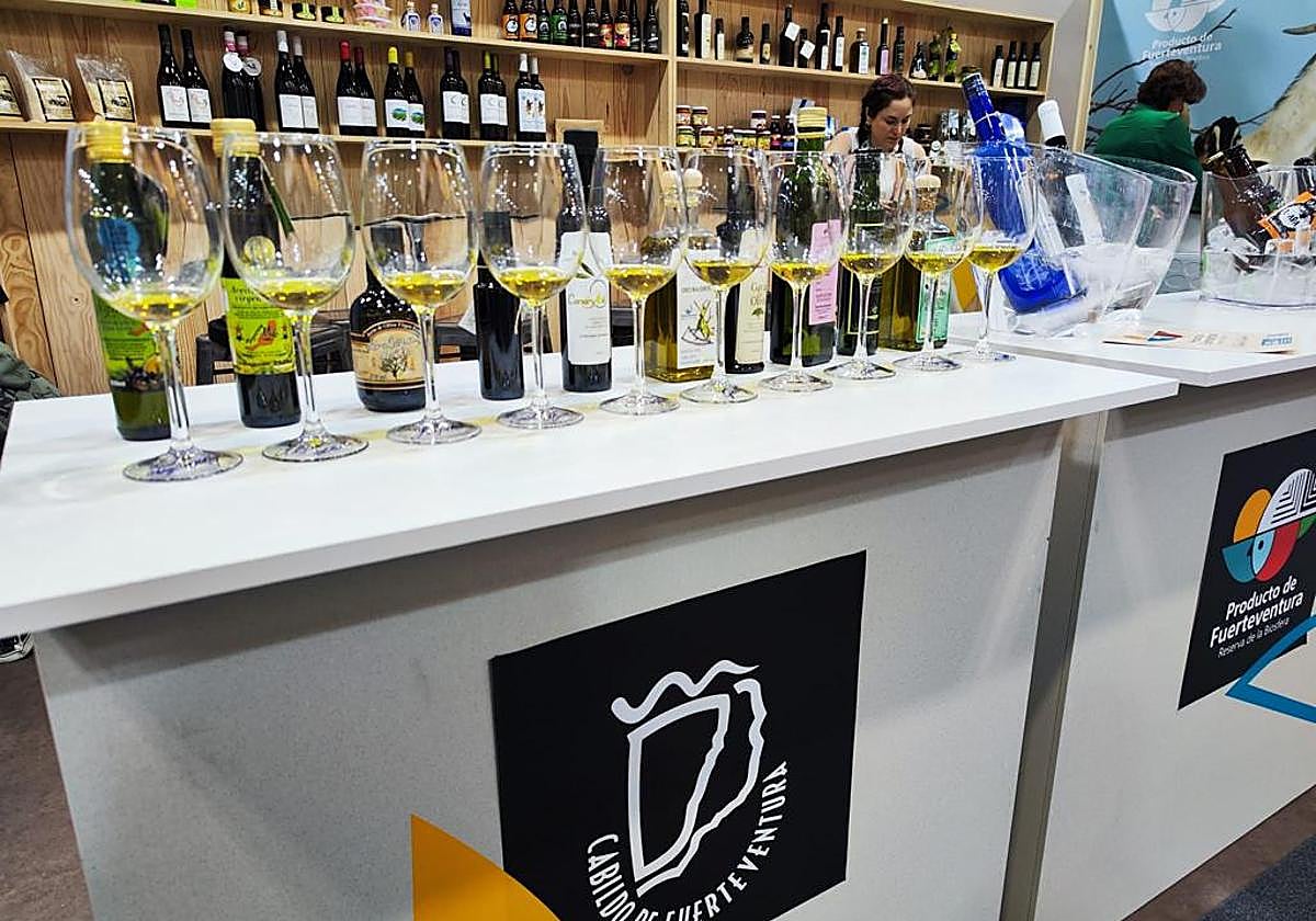 Parte del expositor de Fuerteventura en la feria gastronómica, con una selección de aceites.