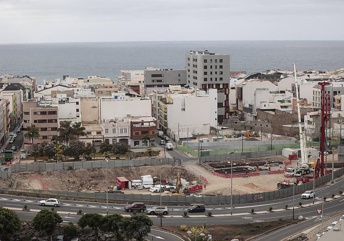 Imagen de los inicios de la obra junto al huerto urbano.