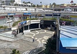 Estado actual que presenta la plaza central del centro comercial Plaza.