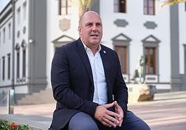 Sergio Lloret, ante la Casa Palacio Insular.