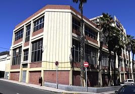 Imagen del edificio Racsa, ubicado entre las calles Tecén y Roque Nublo de La Isleta.