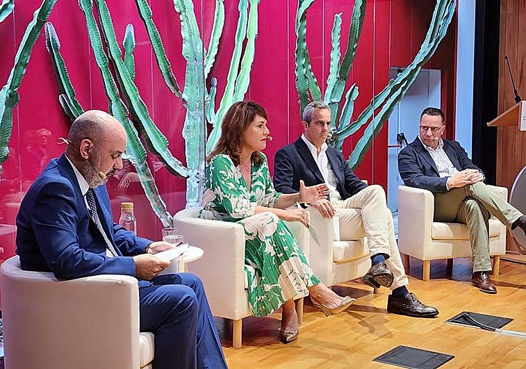 Uno de los momentos del foro en las instalaciones de este periódico.