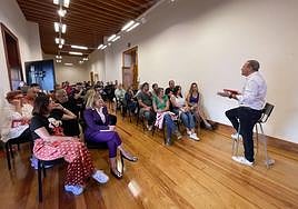 Augusto Hidalgo se reunió este martes en Telde con agentes del sector cultural de la isla.