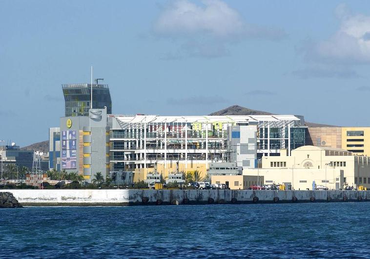 El mamotreto de El Muelle se reconvertirá en un centro comercial abierto al mar