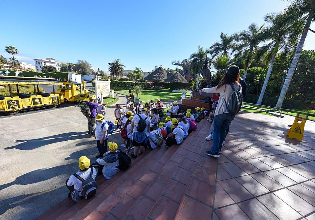Loro Parque recibe a familias ucranianas y a la Asociación Trisómicos 21 Down Tenerife