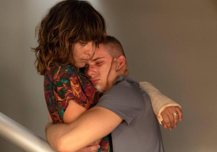 María León y Hugo Welzel en una escena de 'El hijo zurdo'